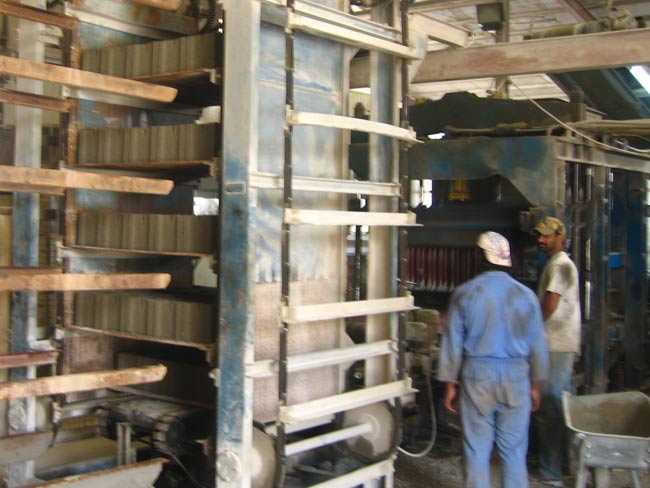 卡塔(ta)爾磚機自動(dong)線客戶