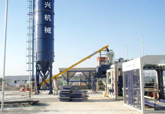 沙特(te)阿拉伯6型砌塊(kuài)成型機客戶現(xian)場