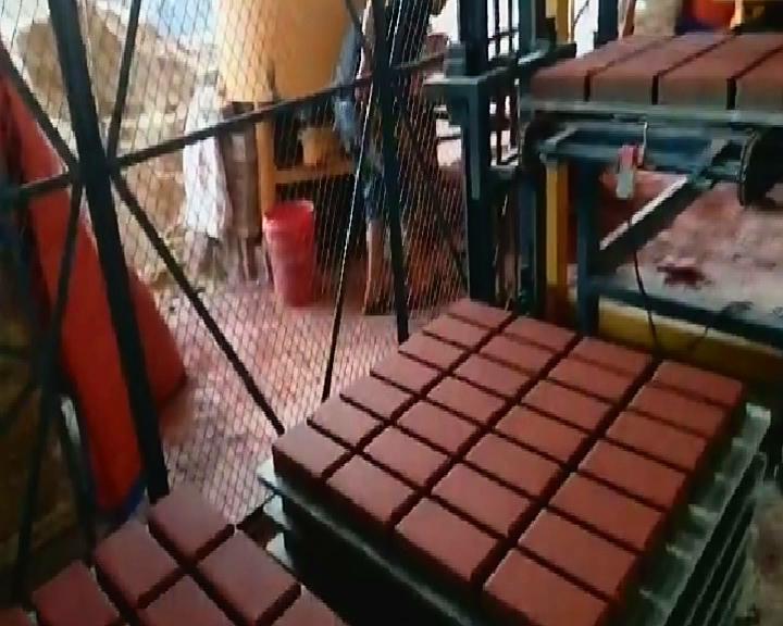 透(tòu)水磚生(sheng)産線- 恒(héng)興透水(shui)磚機視(shì)頻