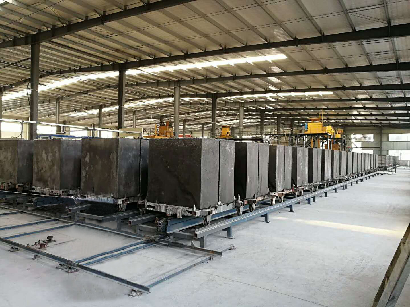 加氣(qi)塊生産線設備  免(mian)蒸加氣磚設備